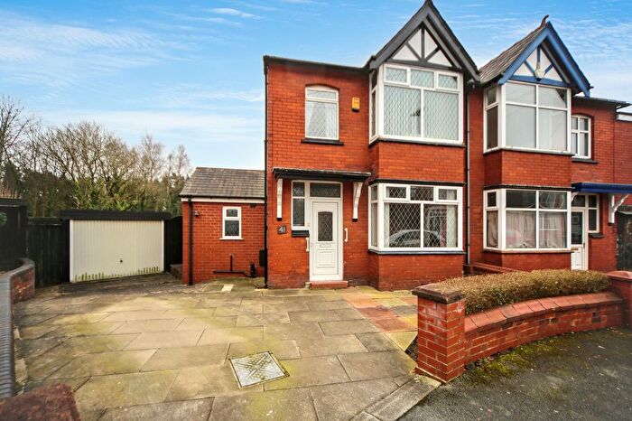 3 Bedroom Semi-Detached House For Sale In Dawson Avenue, Wigan, WN6