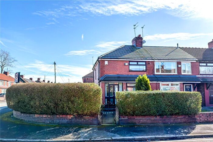 2 Bedroom Semi Detached House For Sale In Selkirk Road, Chadderton, Oldham, Greater Manchester, OL9