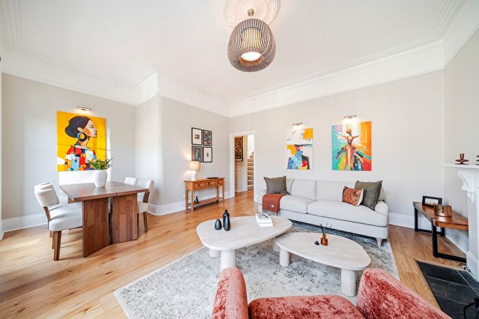 3 Bedroom Flat For Sale In Glazbury Road, West Kensington, London, W14