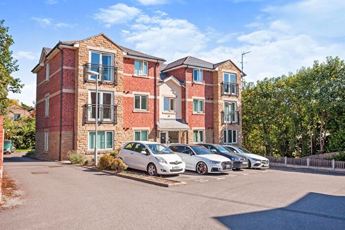 2 Bedroom Flat For Sale In College View, Dewsbury, WF13