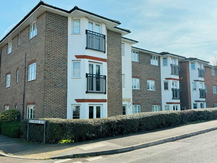 2 Bedroom Flat To Rent In Castlemain Avenue, Gillingham, ME7
