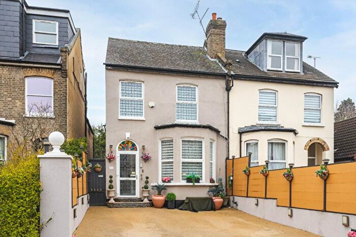 7 Bedroom Semi-Detached House For Sale In Friern Park, London, N12