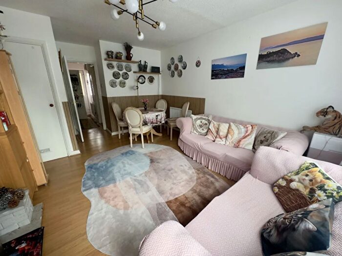 2 Bedroom Semi-Detached House For Sale In Richmond Drive, Gravesend, Kent, DA12