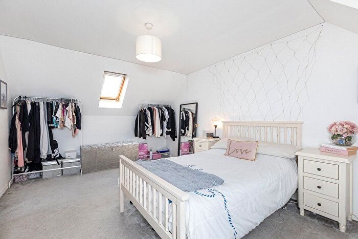5 Bedroom Detached House For Sale In Peach Road, Horley, Surrey, RH6