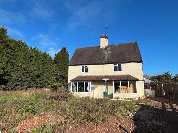 4 Bedroom Detached House For Sale In Lupin Farm House, Alrewas Road, Kings Bromley, DE13