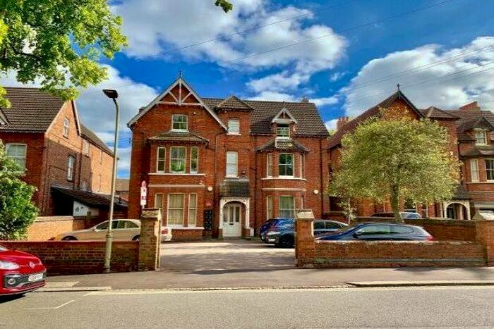 1 Bedroom Flat To Rent In Lansdowne Road, Bedford, MK40