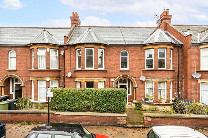 3 Bedroom Flat To Rent In Radbourne Road, Balham, SW12