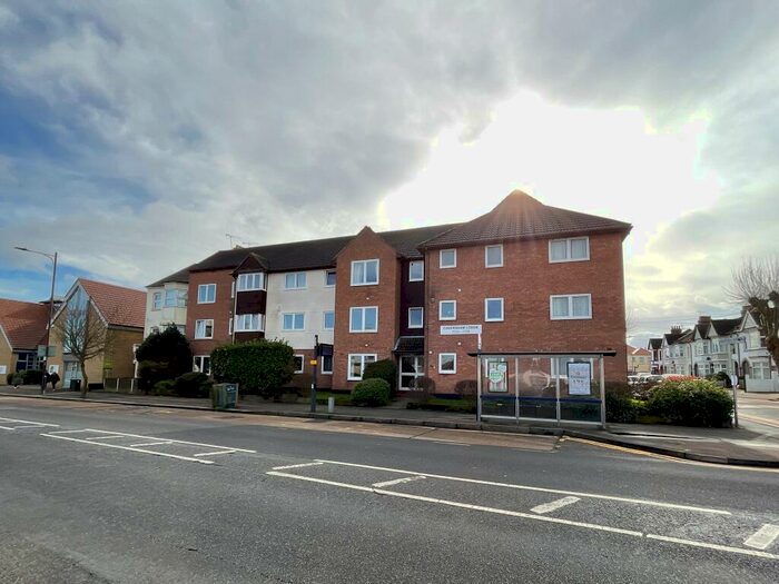 2 Bedroom Flat To Rent In Caversham Lodge, - London Road, Leigh-on-Sea, SS9