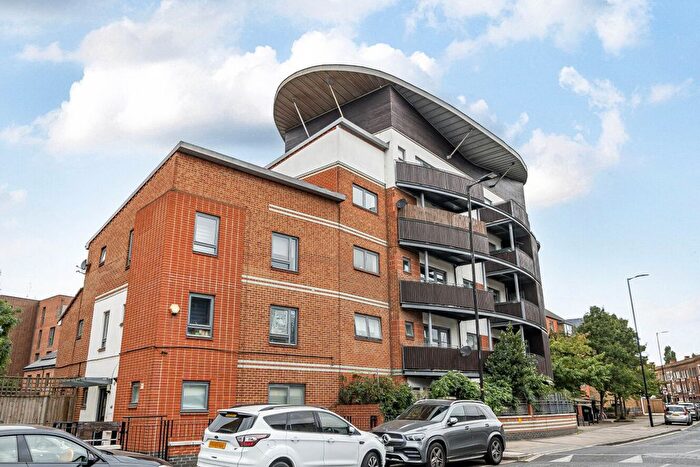 2 Bedroom Flat For Sale In Chiswell Street, London, SE5