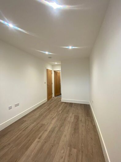 3 Bedroom Flat To Rent In Earls Court Road, London, SW5