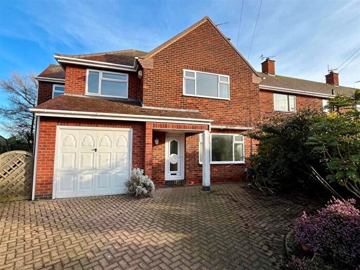 4 Bedroom End Of Terrace House For Sale In Ebor Avenue, Hornsea, HU18
