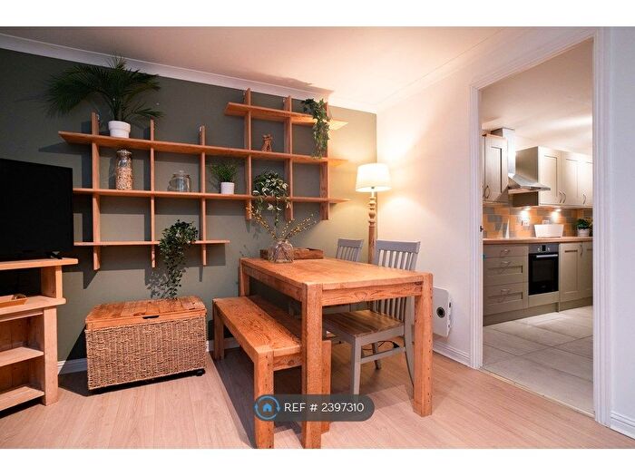 2 Bedroom Flat To Rent In Piershill Terrace, Edinburgh, EH8