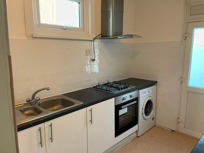 4 Bedroom Terraced House To Rent In Thurso Street, London, SW17