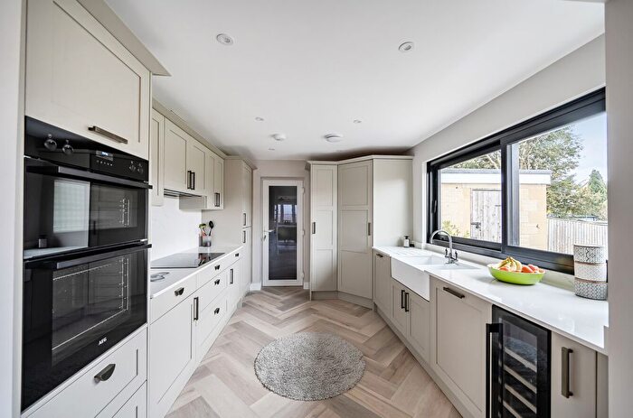 2 Bedroom Bungalow For Sale In Kingsmead, Lechlade, Gloucestershire, GL7