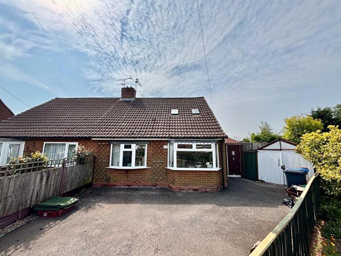 3 Bedroom Semi-Detached Bungalow For Sale In Chatsworth Drive, Mickleover, Derby, DE3