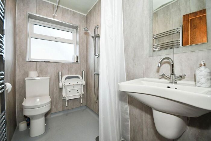 2 Bedroom Detached House For Sale In Ashover Road, Old Tupton, Chesterfield, S42