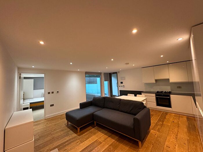 1 Bedroom Flat To Rent In Wandsworth Road, London, SW8