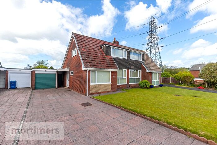 3 Bedroom Semi-Detached House For Sale In Warrenside Close, Blackburn, Lancashire, BB1