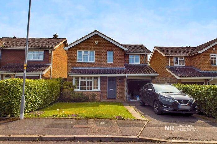 4 Bedroom Detached House To Rent In Oaklands Close, Chessington, Surrey., KT9