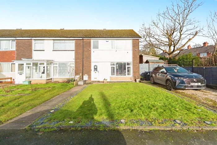 3 Bedroom End Of Terrace House For Sale In Amersham Close, Quinton, Birmingham, B32