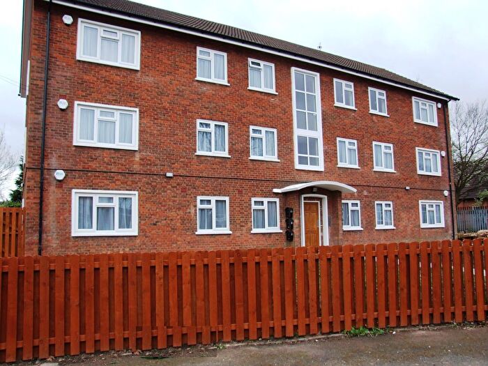 3 Bedroom Flat To Rent In Creswell Road, Hall Green, Birmingham, B28