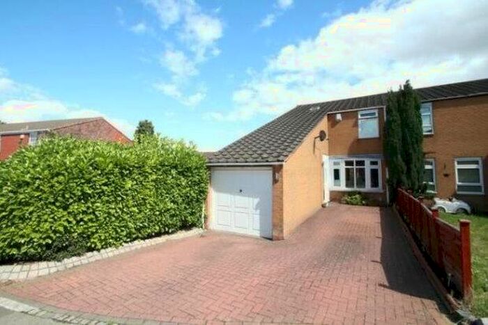 3 Bedroom Property To Rent In Madrona, Tamworth, B77