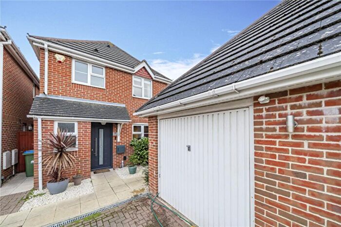 3 Bedroom Detached House For Sale In Whithedwood Avenue, Upper Shirley, Southampton, Hampshire, SO15