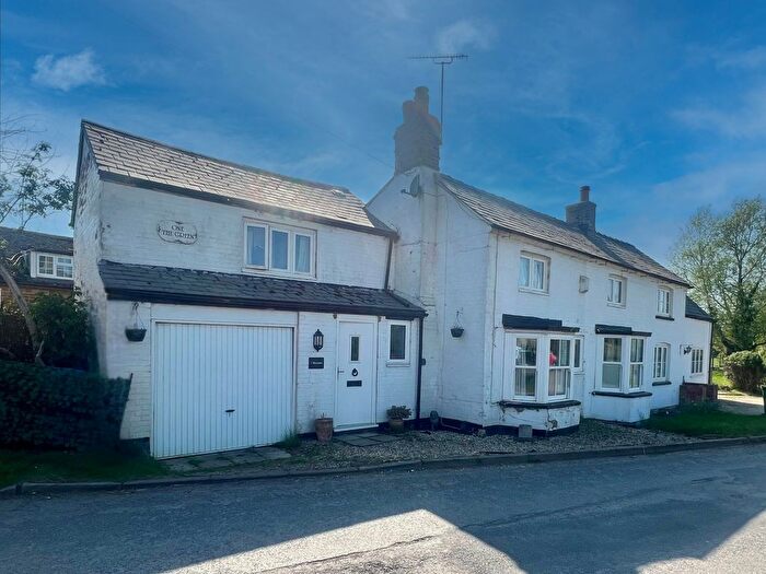 4 Bedroom Semi-Detached House For Sale In The Green, Lower Boddington, NN11