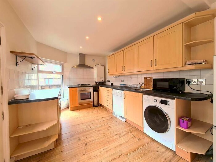2 Bedroom Flat To Rent In Cheltenham Parade, Harrogate, HG1