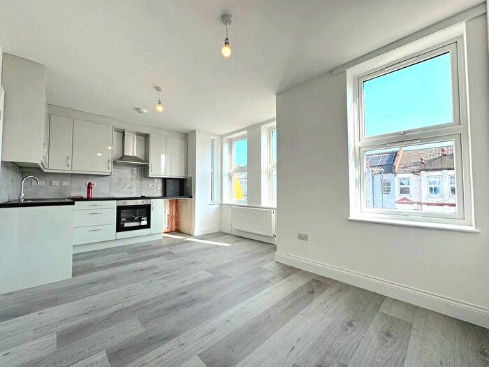 3 Bedroom Flat To Rent In Spencer Road, Harrow, HA3