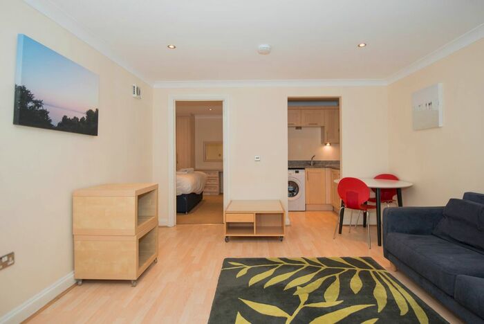 1 Bedroom Flat To Rent In Kew Gardens Road, Richmond, TW9