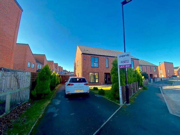 3 Bedroom Semi-Detached House To Rent In Symons Crescent, Sheffield, S5