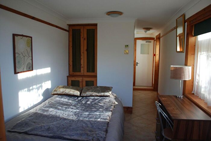 1 Bedroom Flat To Rent In Studio - Kes, SL1