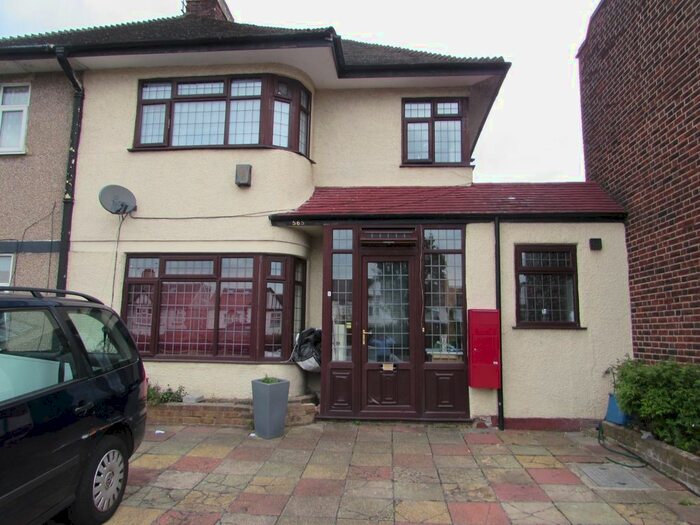 2 Bedroom Flat To Rent In Eastern Avenue, Ilford, IG2
