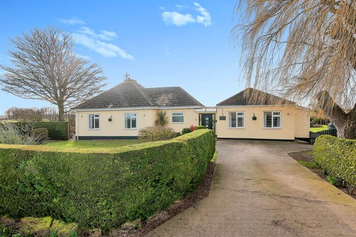 3 Bedroom Detached Bungalow For Sale In Fen Bank, Friskney, Boston, PE22
