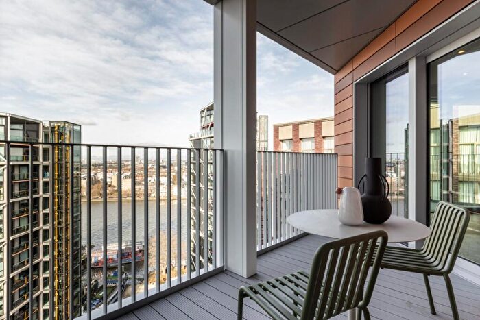 3 Bedroom Flat To Rent In Bloom East, Nine Elms Ln, Nine Elms, London, SW11