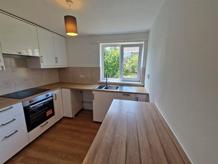 2 Bedroom Flat To Rent In White Grove, West Cross, Swansea, SA3