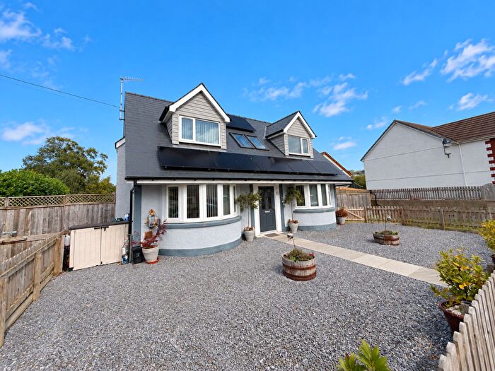 4 Bedroom Detached House For Sale In Heol Y Dderwen, Llandysul, SA44