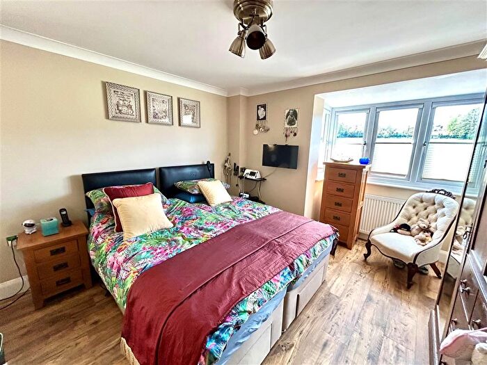 4 Bedroom Detached House For Sale In Lower Hartlip Road, Hartlip, Sittingbourne, Kent, ME9