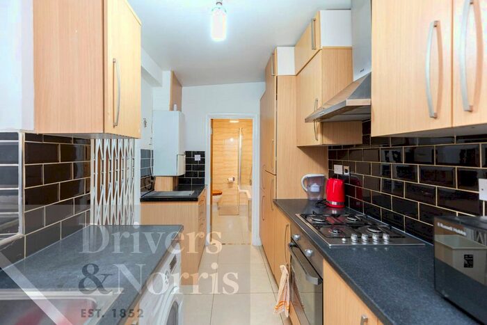 4 Bedroom Flat To Rent In Holloway Road, Holloway, London, N7