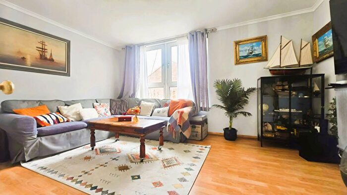 3 Bedroom Maisonette For Sale In Morse Close, London, E13
