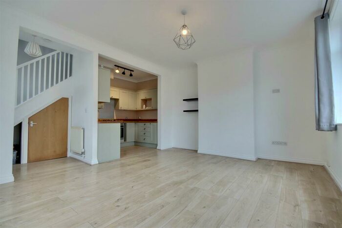 2 Bedroom End Of Terrace House For Sale In Copnor Road, Portsmouth, PO3