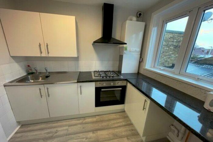 2 Bedroom Flat To Rent In Maidstone Road, Gillingham, ME8