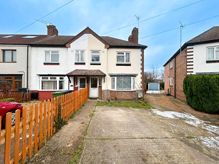 3 Bedroom Semi Detached House To Rent In Silverwood Close, Cambridge, CB1