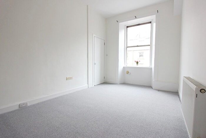 2 Bedroom Flat To Rent In Gorgie Road, Edinburgh, EH11