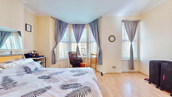 2 Bedroom Flat For Sale In Evelyn Street, Deptford, London, SE8