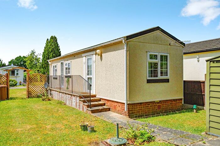 2 Bedroom Park Home For Sale In Shaftesbury Way, Kings Langley, WD4