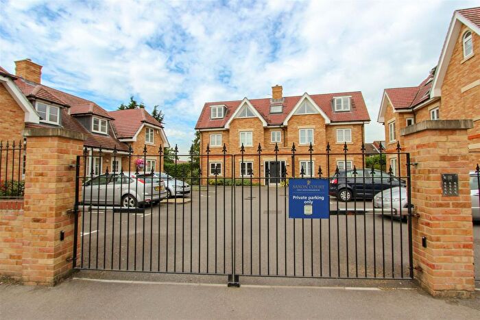 2 Bedroom Flat To Rent In High Street, Iver, SL0