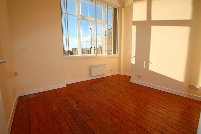 2 Bedroom Apartment To Rent In Candleriggs, Merchant City, G1