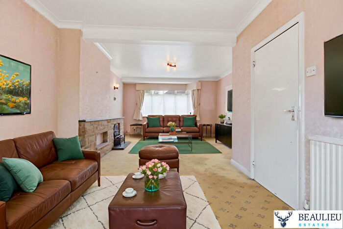 4 Bedroom Semi-Detached House For Sale In Chigwell Park Drive, Chigwell, IG7
